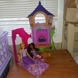 Disney Princess Rapunzel Tower Playset With 2 dolls Jasmine Rapunzel
